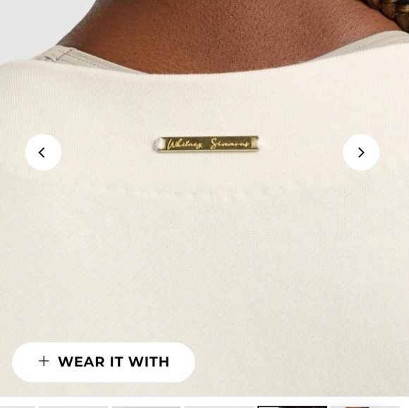 Whitney Simmons - Picture 2 of 6